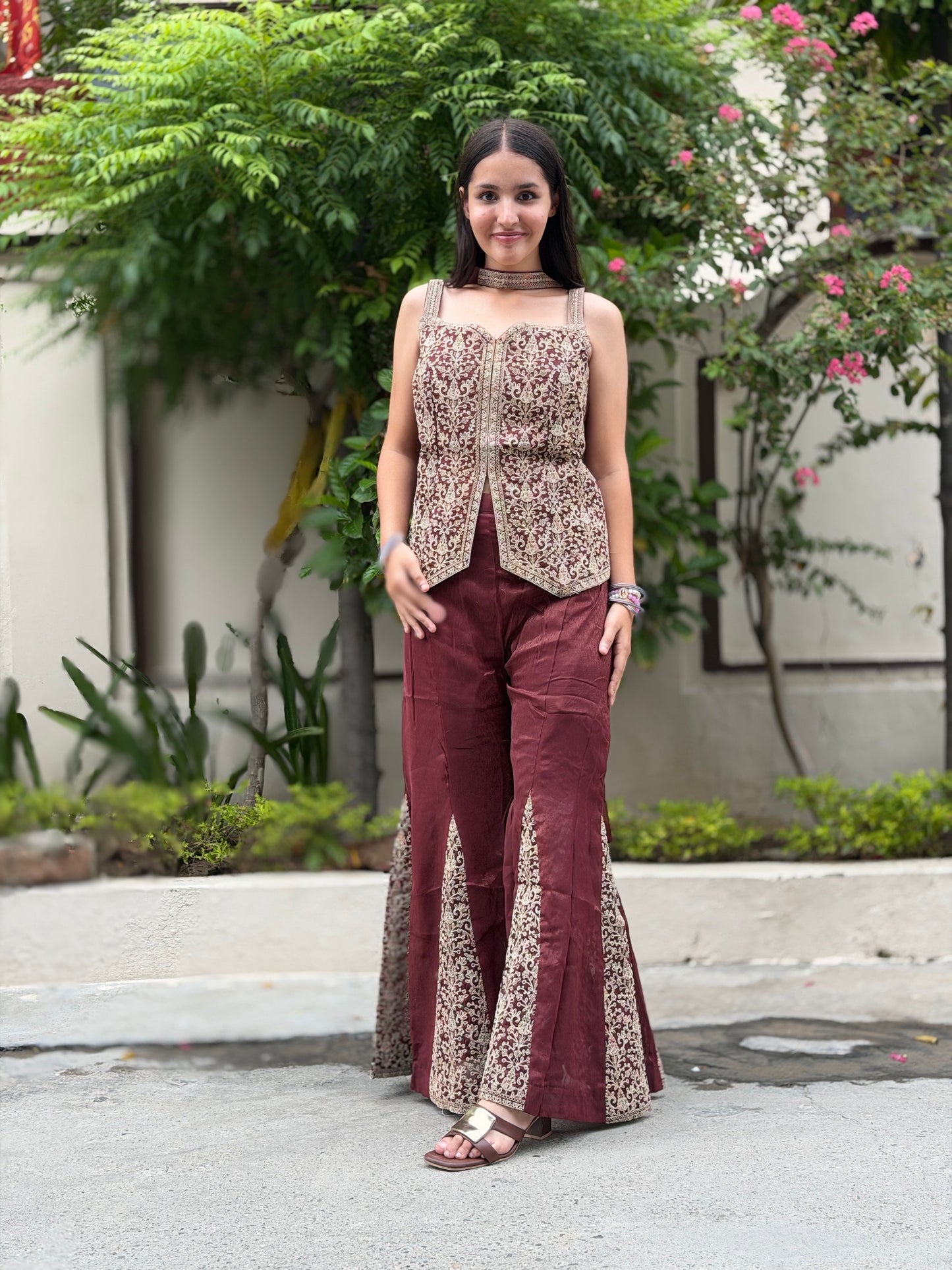 KAREENA DESIGN SHORT TOP WITH BELL BOTTOM PANT