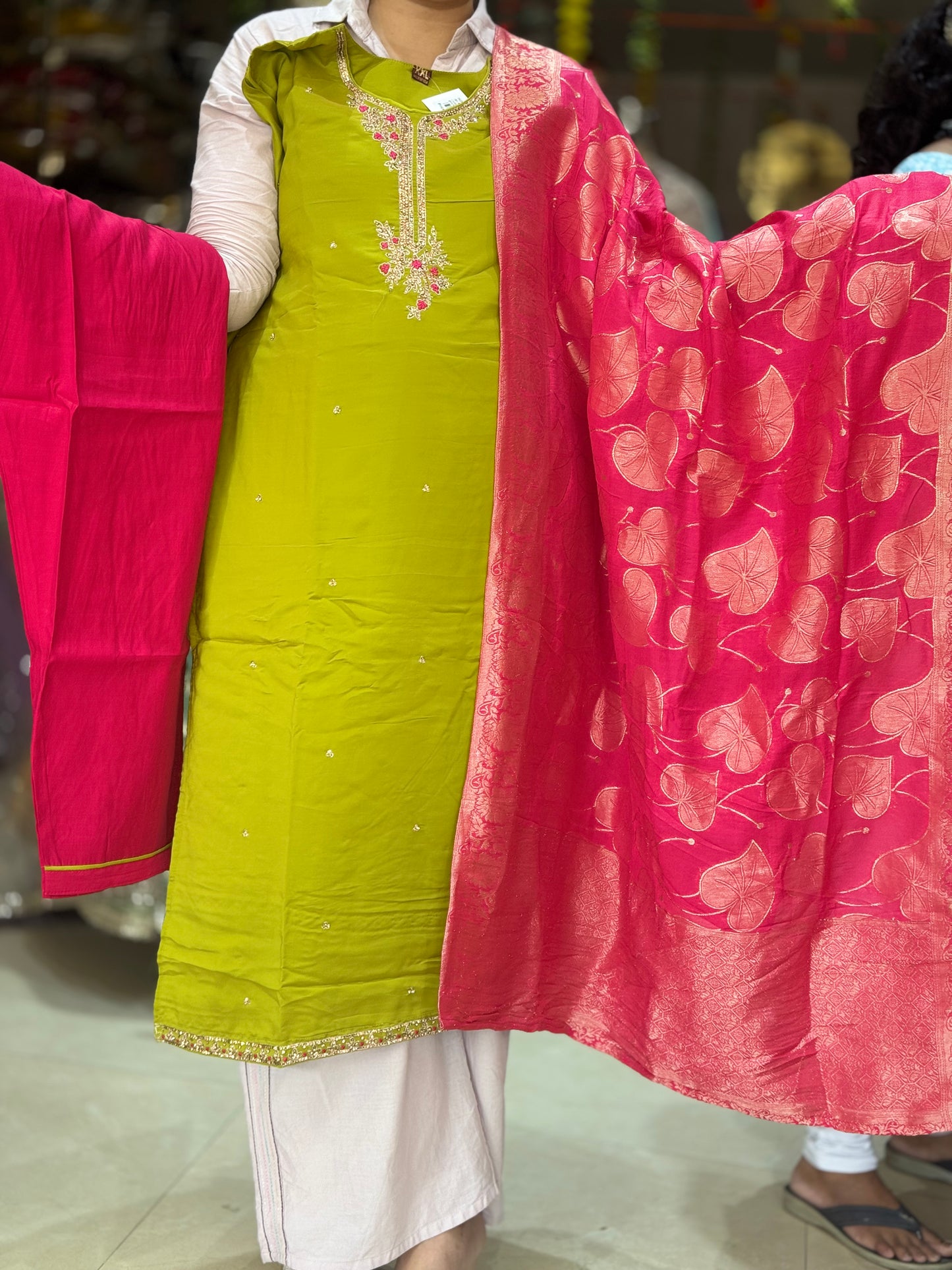 DOLLA SILK WITH HEAVY BANARSI DUPPTA