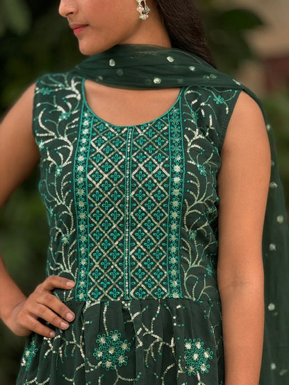 BEAUTIFUL AND STYLISH PARTY WEAR DIVIDER SUIT