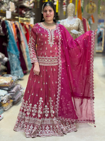 BEAUTIFULL SHORT KURTI WITH LEHNGA BORDER DESINING WITH TIILA AND PEARL WORK