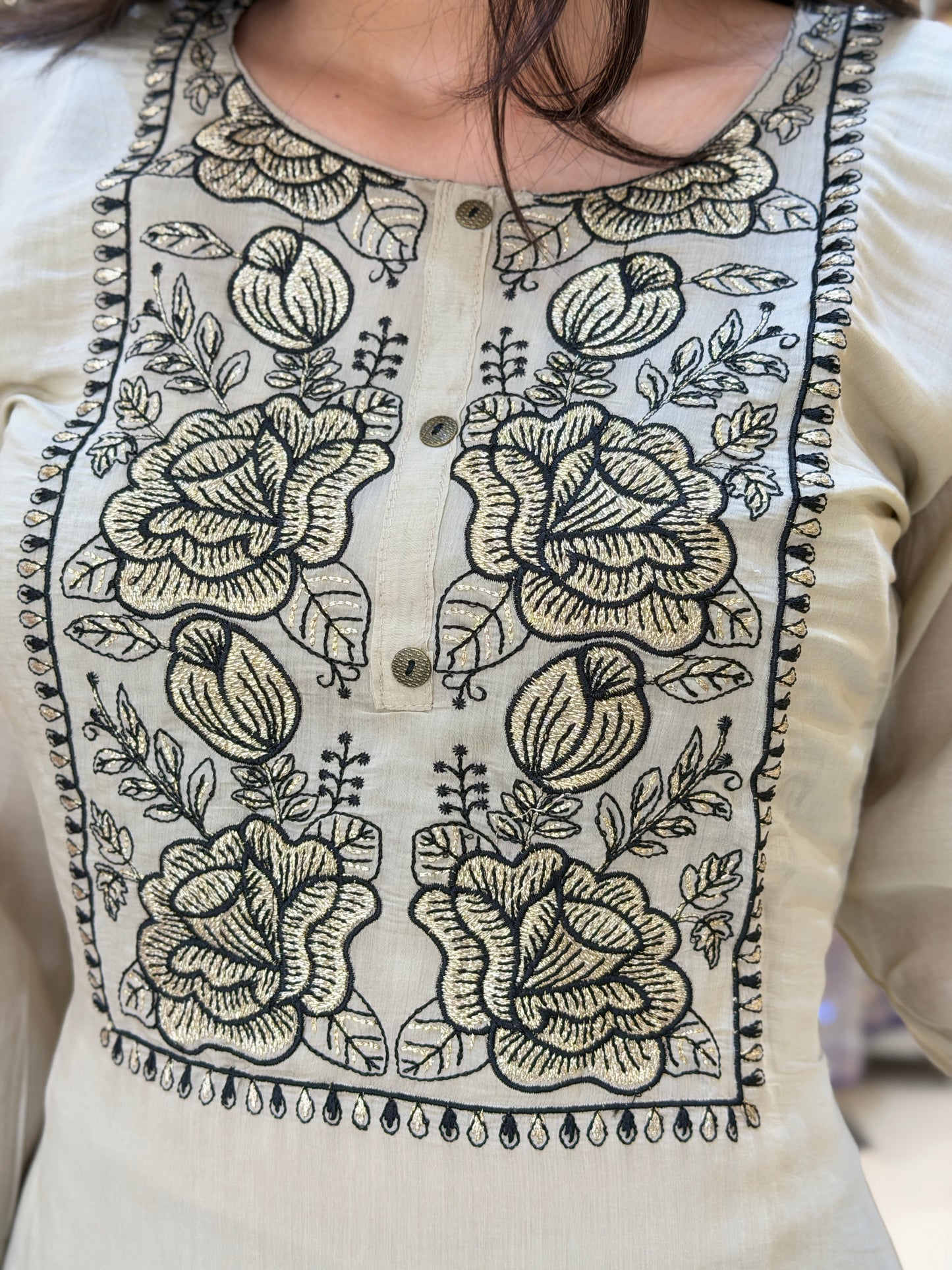 MOUSE WITH BLACK THREAD WORK SUIT