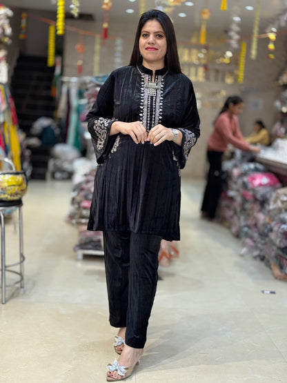 PREMIUM VELVET GOLD THREAD WORK CORDSET