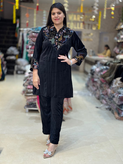 BEAUTIFUL NECK DESIGN BACK AND FRONT VELVET CORDSET