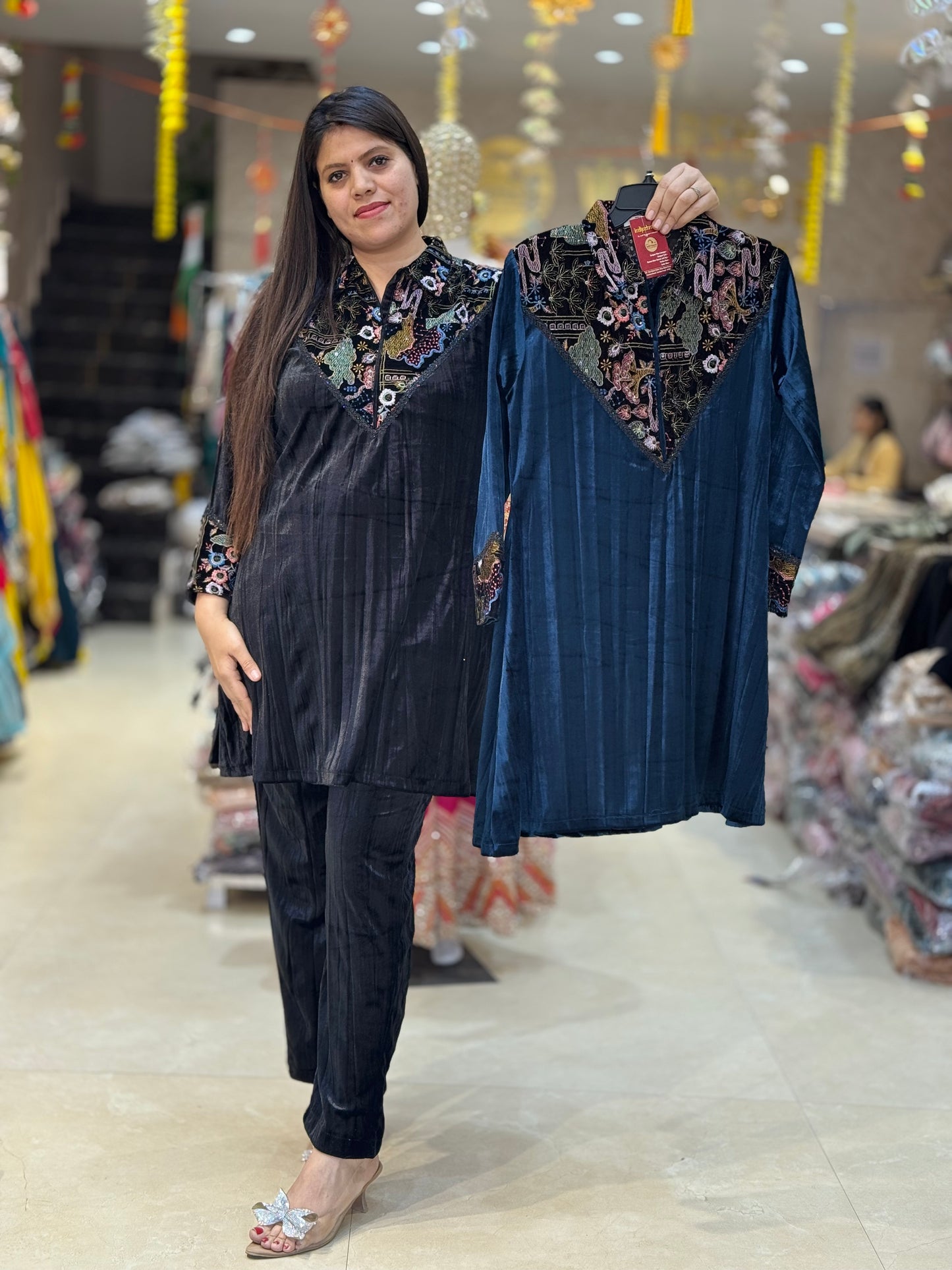 BEAUTIFUL NECK DESIGN BACK AND FRONT VELVET CORDSET