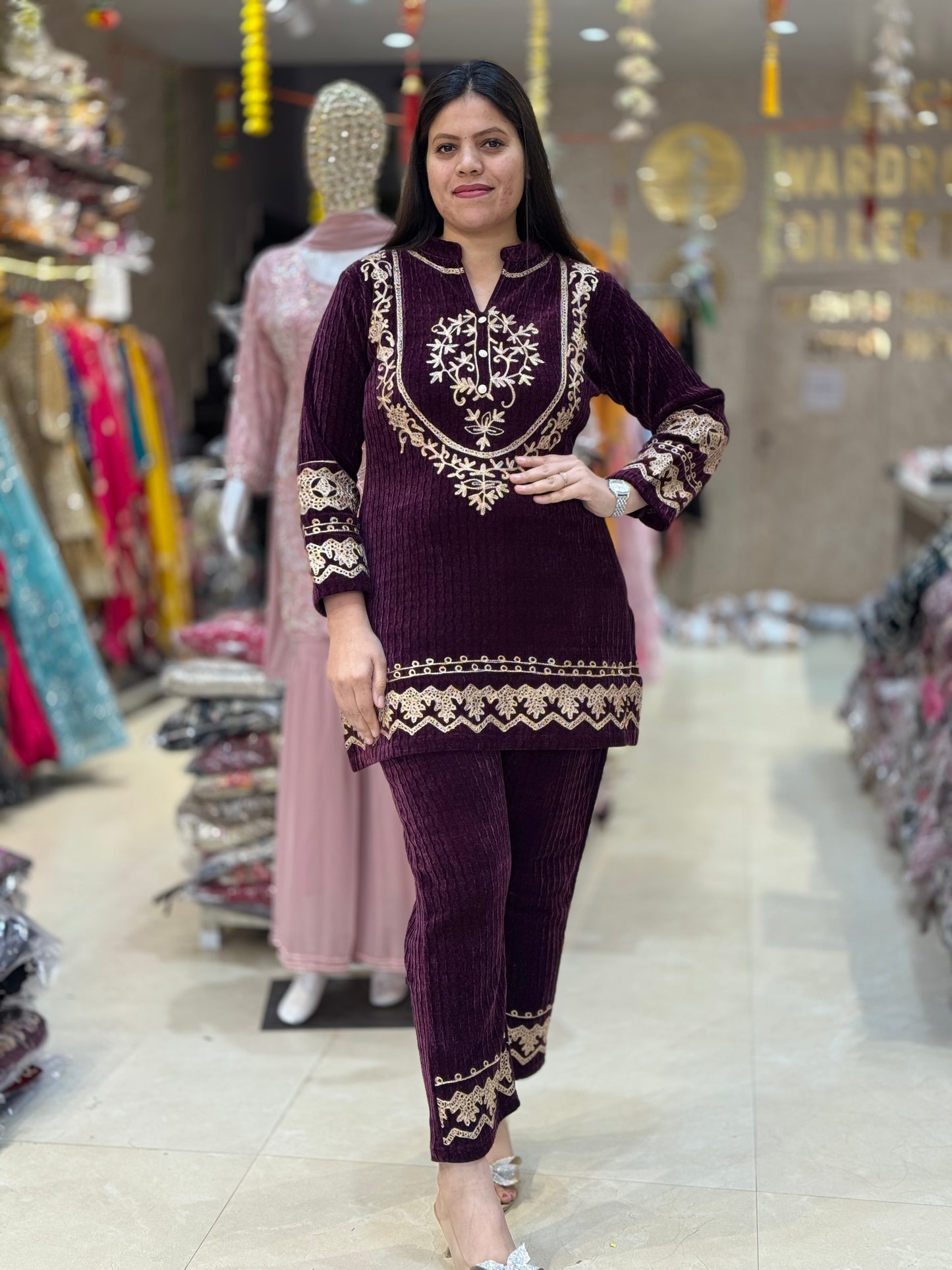 PREMIUM VELVET GOLDEN THREAD WORK DESIGN ON NECK AND BORDER CORDSET