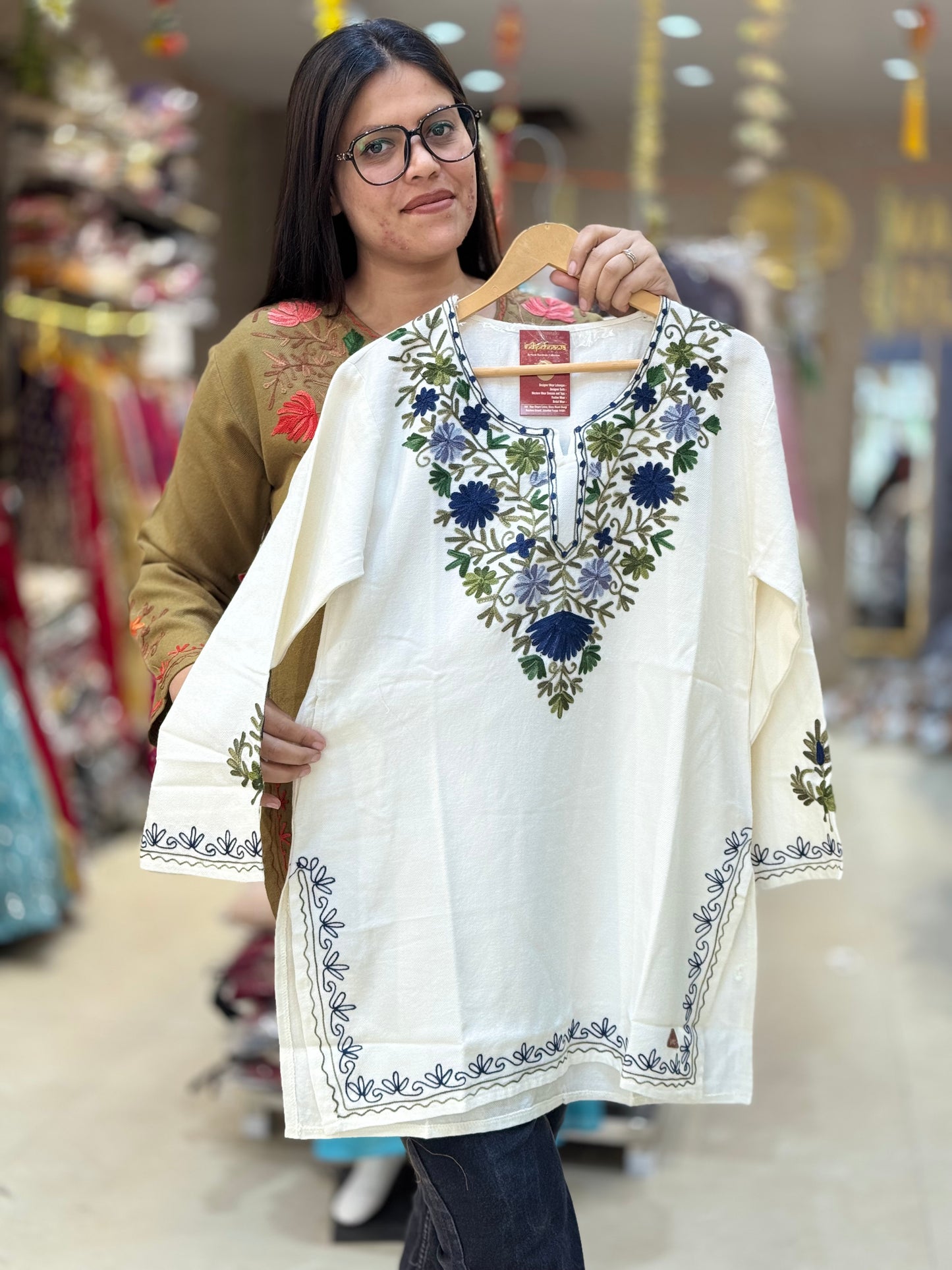BEAUTIFUL KASHMIRI STYLE PREMIUM KURTI