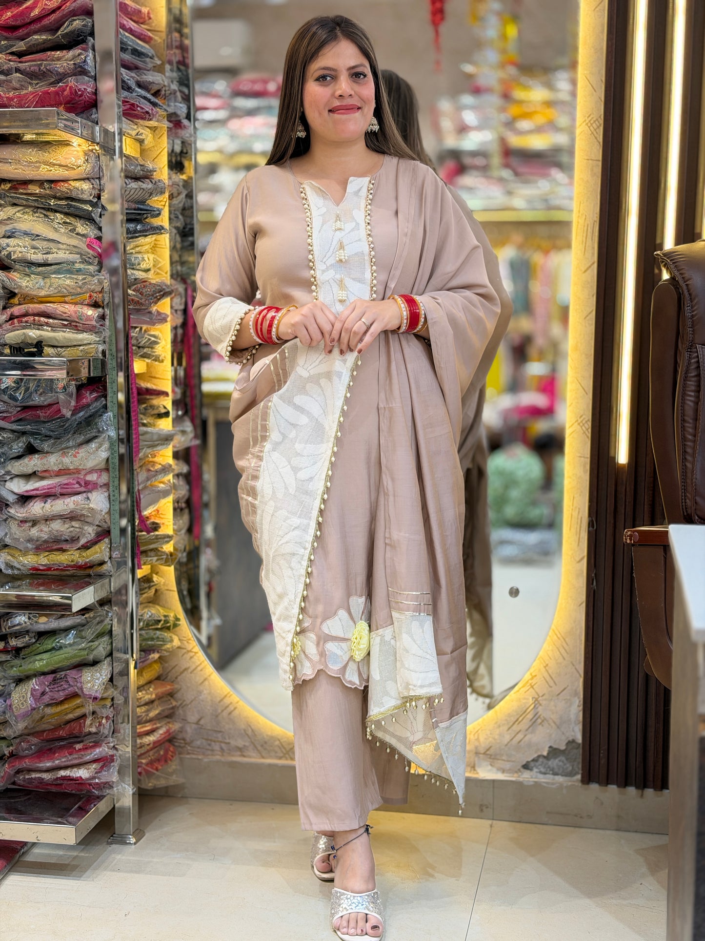 MOUSE WHITE NECK WORK INSTA VIRAL SUIT