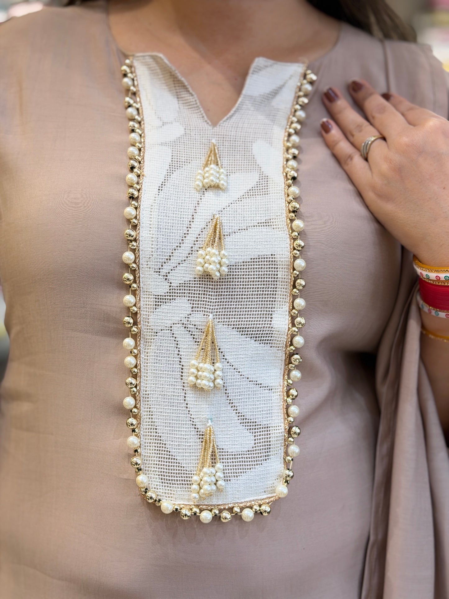 MOUSE WHITE NECK WORK INSTA VIRAL SUIT