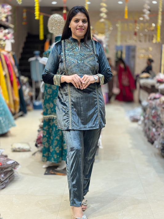 BEAUTIFUL NECK DESIGN WITH SIRVOSKI CORDSET